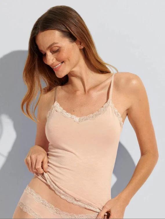 Model tank top with lace combination